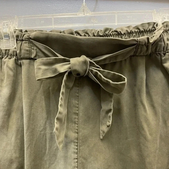 H&M High Waist Paper Bag Shorts Olive Green - Picture 4 of 13